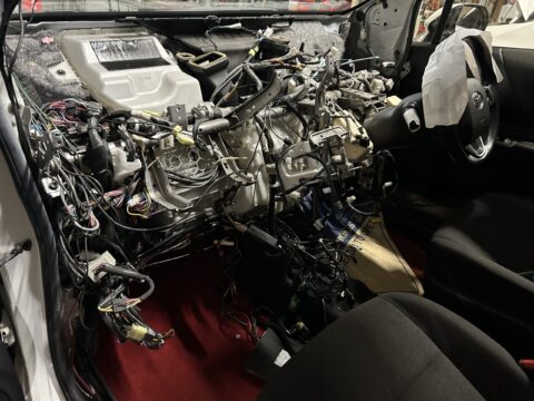 シエンタ(タクシー仕様)のエバポレータ交換を行いないました