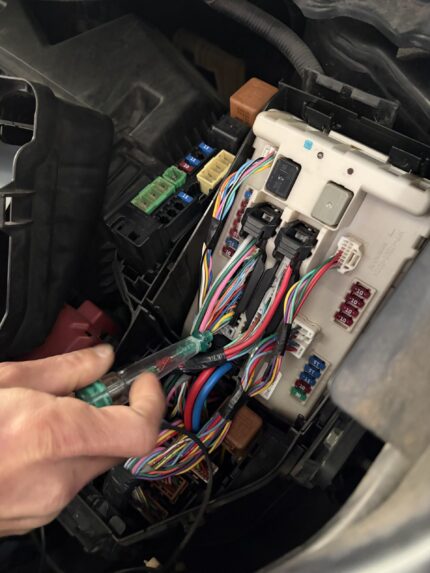 エルグランドの灯火類不灯・ワイパー不動修理を行いました